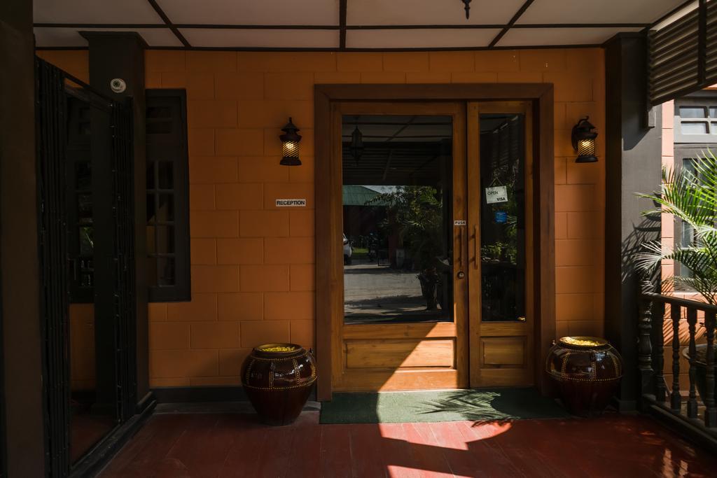 The Manor Hotel Nyaung Shwe Buitenkant foto