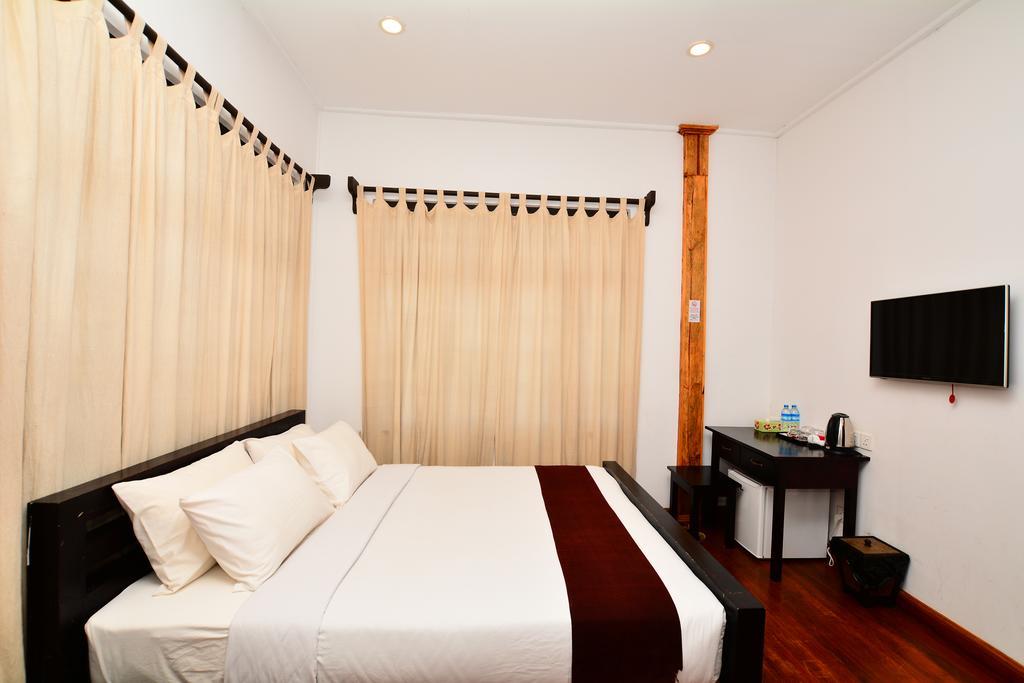The Manor Hotel Nyaung Shwe Buitenkant foto