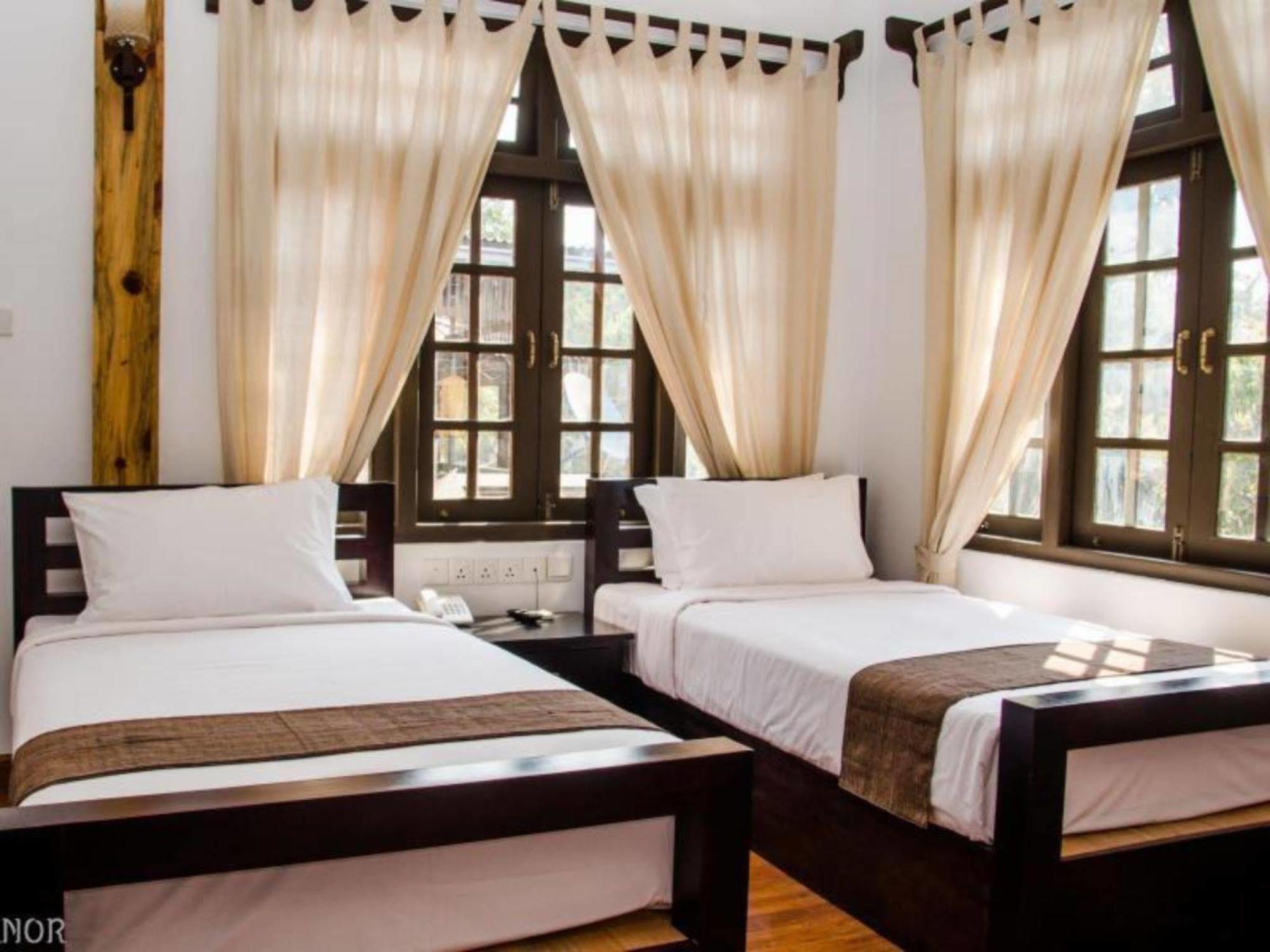 The Manor Hotel Nyaung Shwe Buitenkant foto